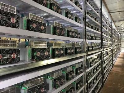 Modern mining farm hosting Aleo mining machines with high-density GPU rigs